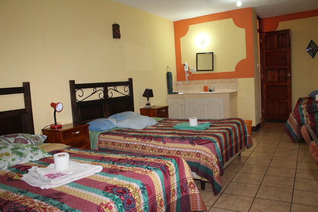 Hotel Kasa Kamelot كويتزالتنانغو المظهر الخارجي الصورة